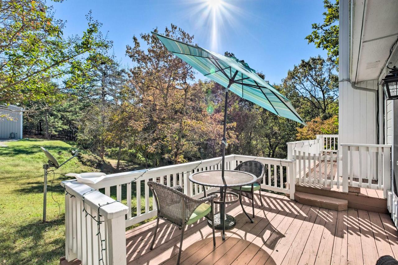 Beautiful Ozark Oasis With Deck Walk To Beaver Lake Rogers Exteriör bild