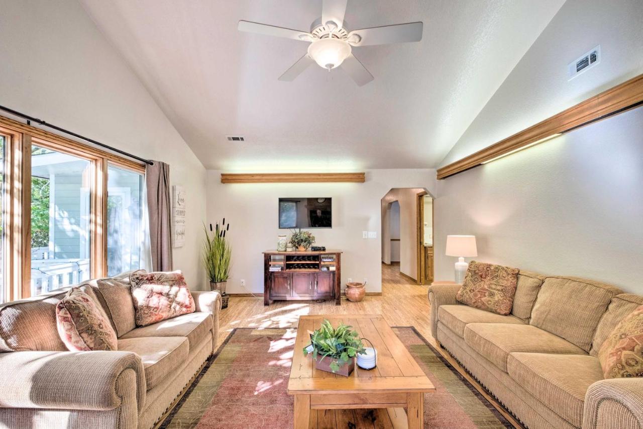 Beautiful Ozark Oasis With Deck Walk To Beaver Lake Rogers Exteriör bild