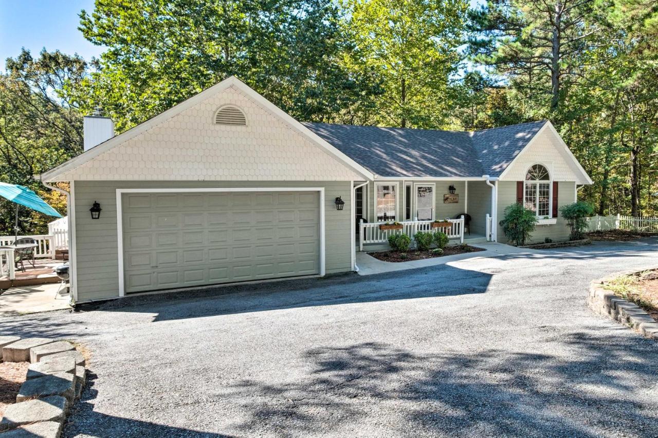 Beautiful Ozark Oasis With Deck Walk To Beaver Lake Rogers Exteriör bild