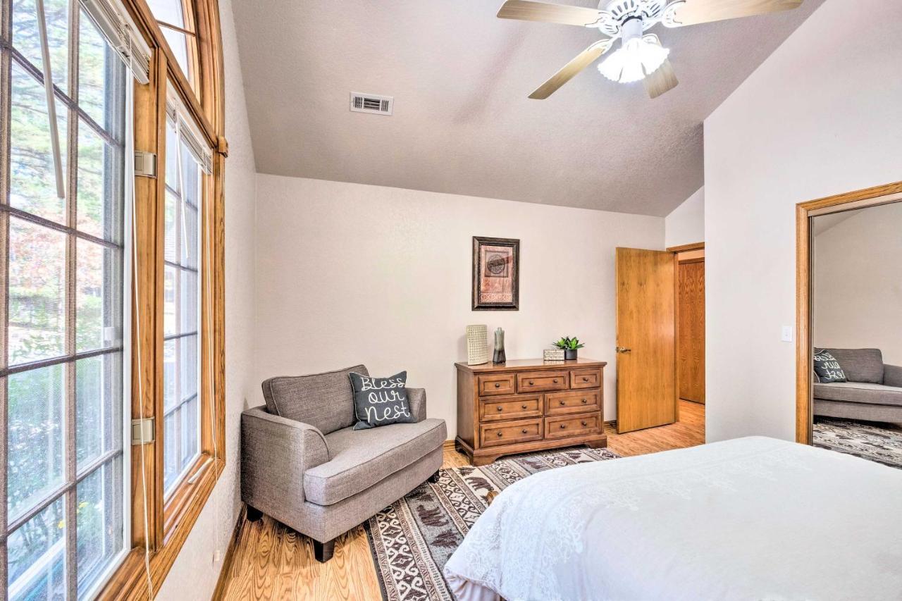 Beautiful Ozark Oasis With Deck Walk To Beaver Lake Rogers Exteriör bild