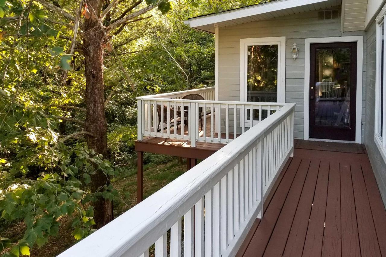 Beautiful Ozark Oasis With Deck Walk To Beaver Lake Rogers Exteriör bild