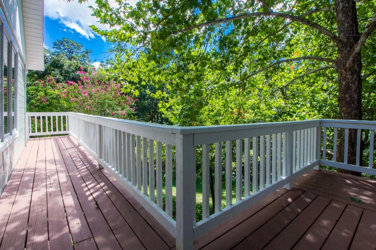 Beautiful Ozark Oasis With Deck Walk To Beaver Lake Rogers Exteriör bild