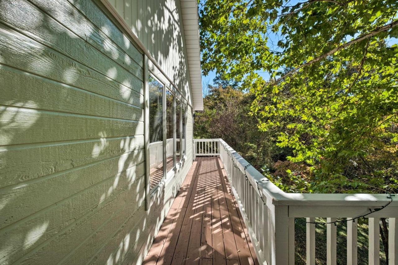Beautiful Ozark Oasis With Deck Walk To Beaver Lake Rogers Exteriör bild