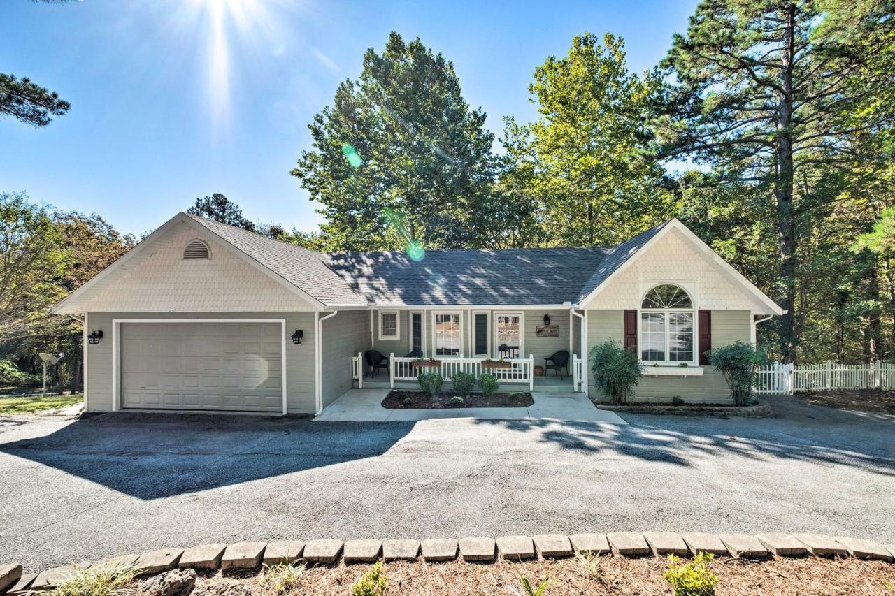Beautiful Ozark Oasis With Deck Walk To Beaver Lake Rogers Exteriör bild