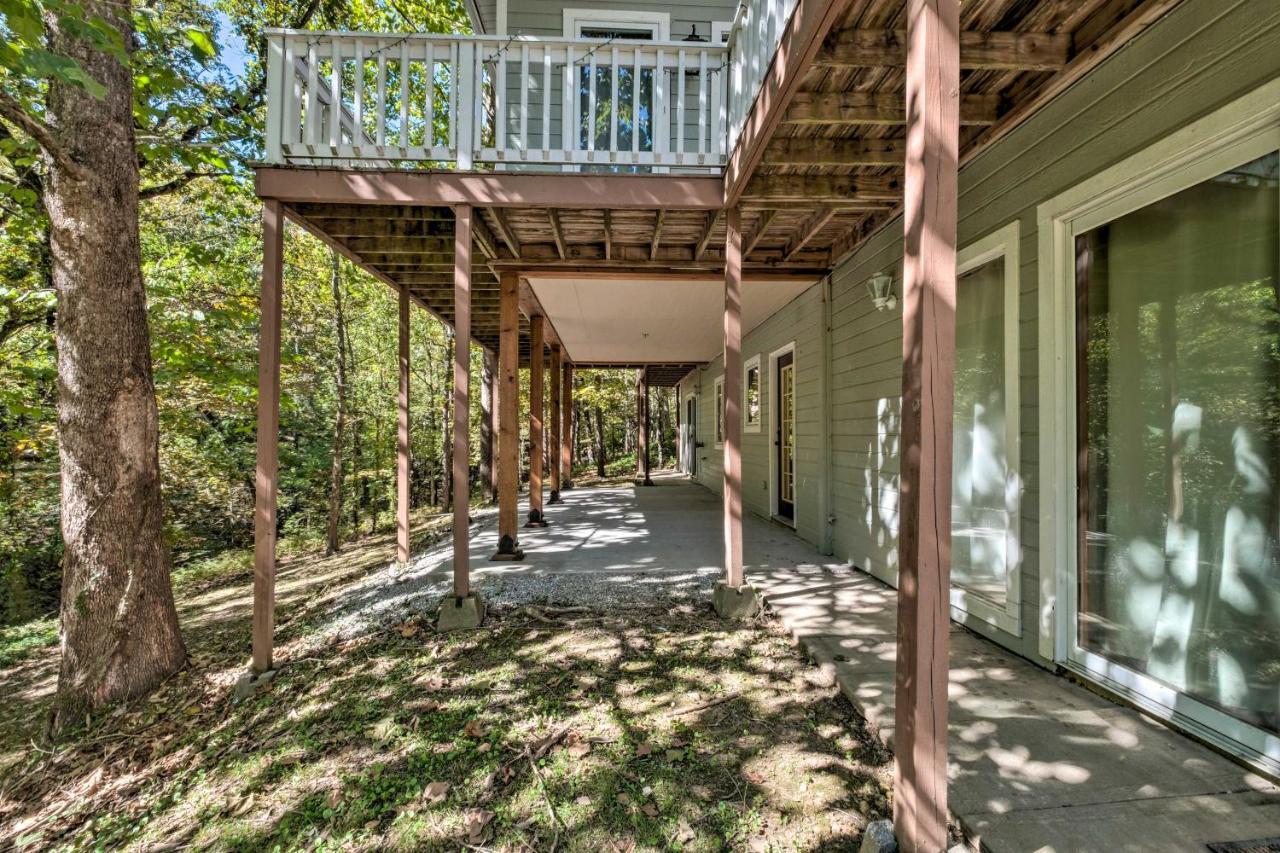 Beautiful Ozark Oasis With Deck Walk To Beaver Lake Rogers Exteriör bild