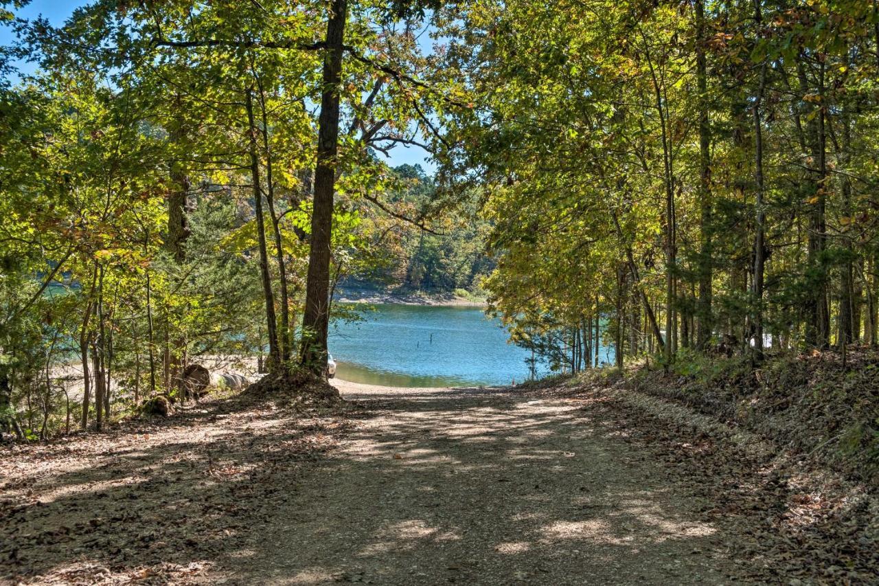 Beautiful Ozark Oasis With Deck Walk To Beaver Lake Rogers Exteriör bild